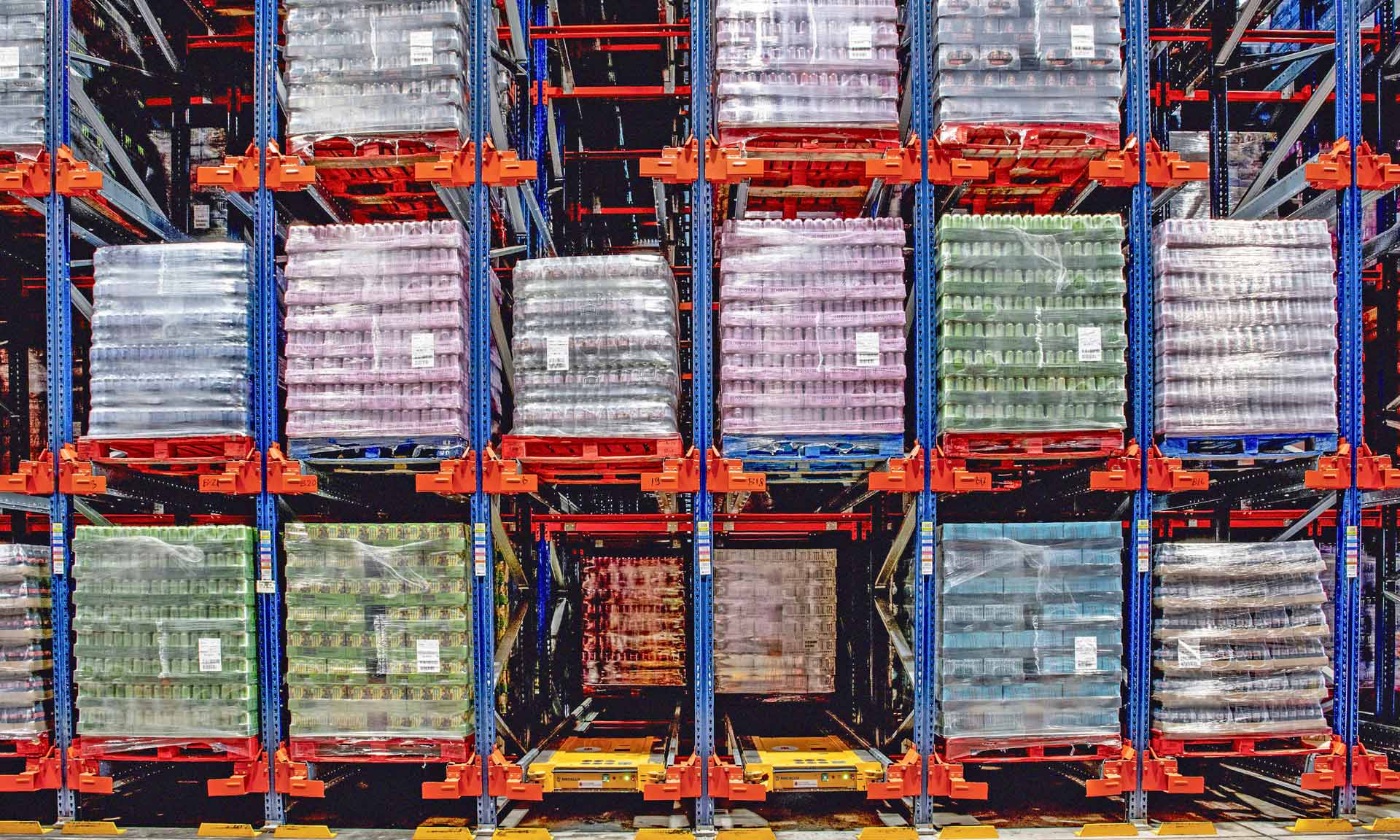 Mecalux impulsa el almacenamiento de bebidas de Coca-Cola HBC con el sistema Pallet Shuttle