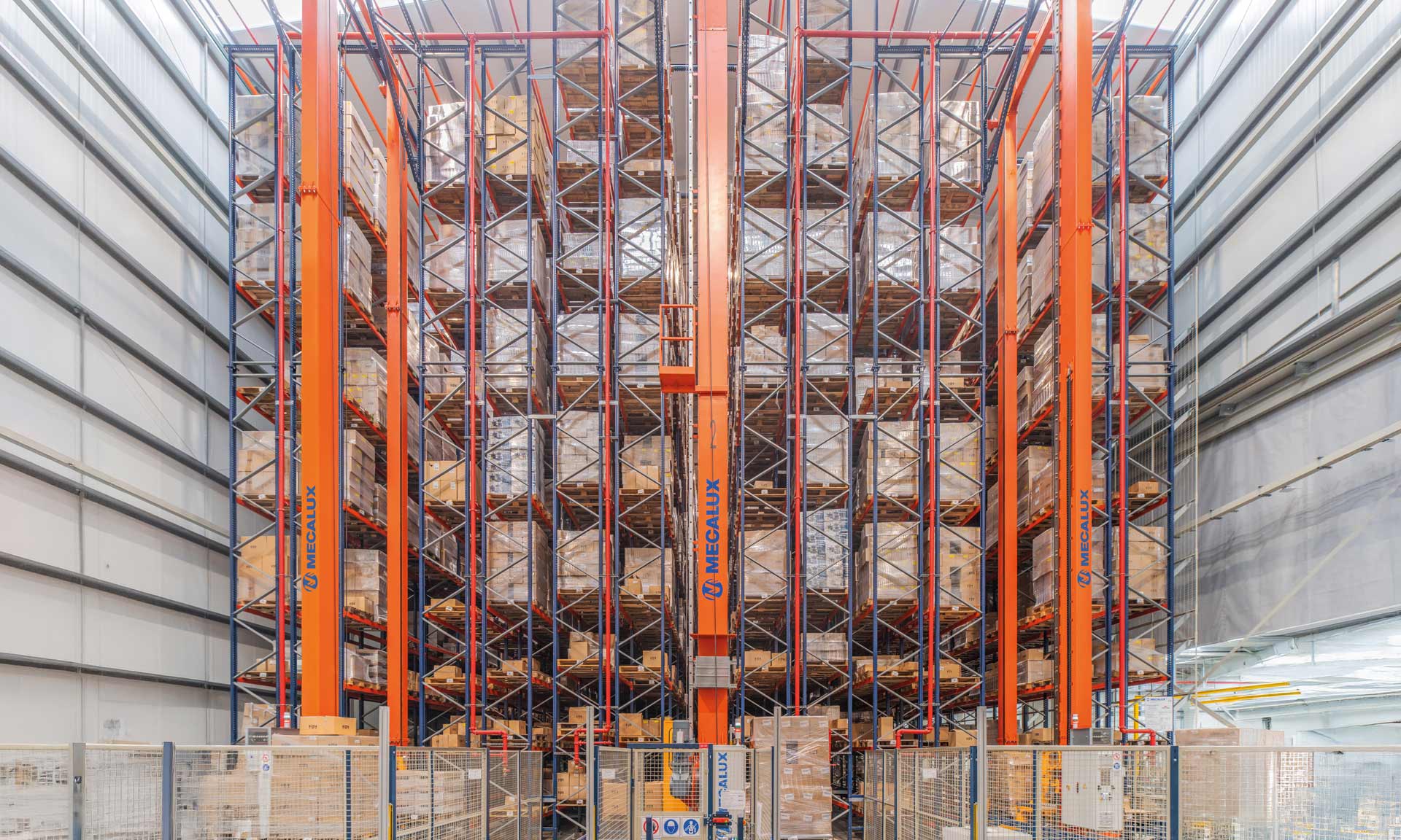 Vitrinor: un depósito automático para 8 millones de artículos de cocina al año