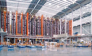 Depósito del líder del sector cerámico Porcelanosa Grupo en Vila-real (España)
