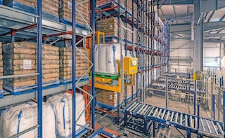 British Sugar ha robotizado el almacenamiento de mercadería con transelevadores automáticos para pallets