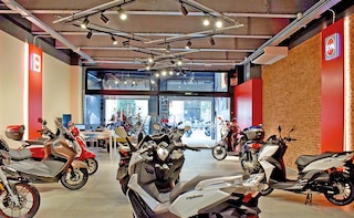 Concesionario de Grupo Motos Bordoy en la calle Balmes de Barcelona (España)
