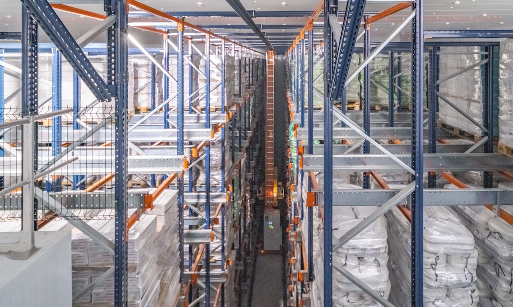 El nuevo depósito automático alojará latas de conservas de marisco en Rianxo