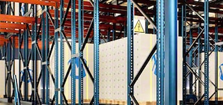Los bastidores y largueros conforman los racks en los que se depositan los pallets