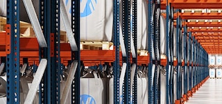 Los bastidores y largueros conforman los racks en los que se depositan los pallets