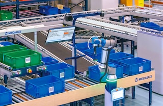 El robot de picking de Mecalux automatiza por completo la preparación de pedidos