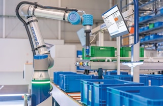 Los robots de picking agarran artículos de una caja y los almacenan en otra de forma totalmente autónoma