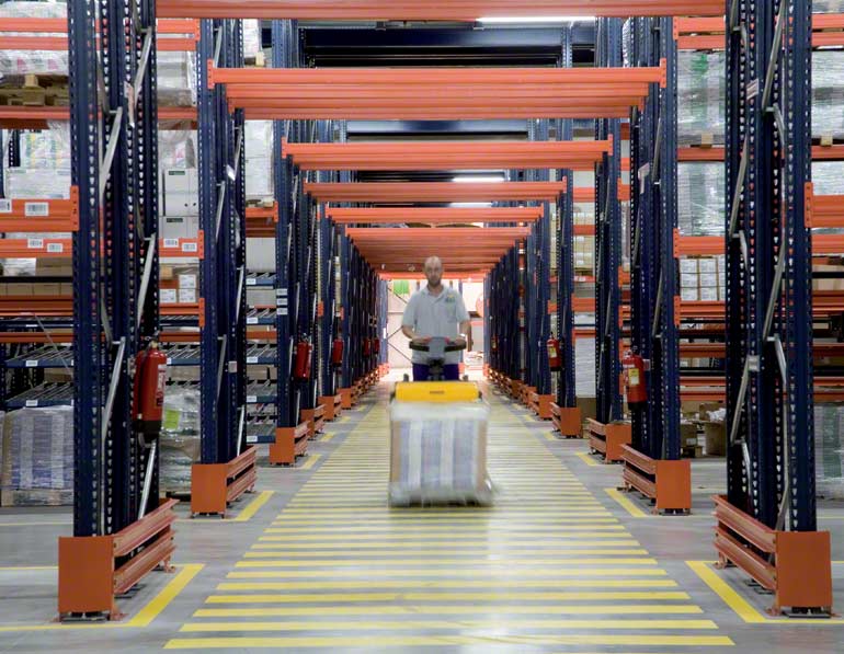 Depósito instalado para empresa del sector de la distribución
