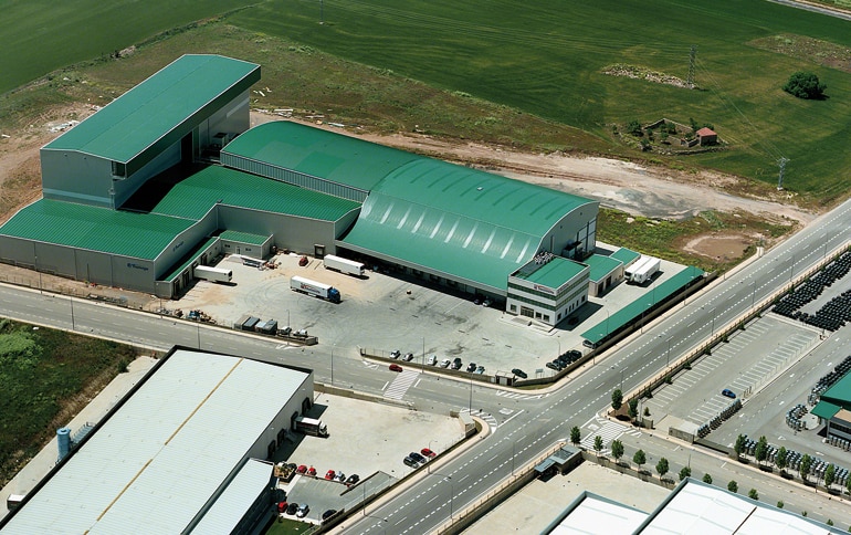 Almacén dedicado a la logística de productos alimentarios refrigerados y congelados