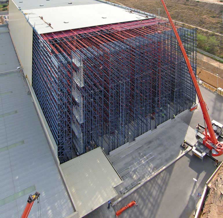 Depósito autoportante de fabricación y distribución de tecnología sanitaria.